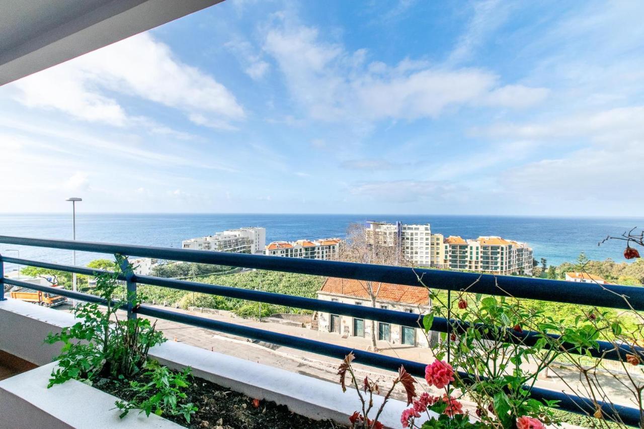 Sea And Sunset View Apartment In Funchal Luaran gambar