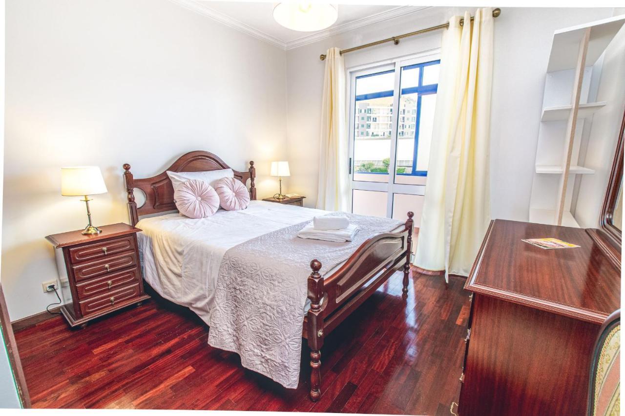 Sea And Sunset View Apartment In Funchal Luaran gambar